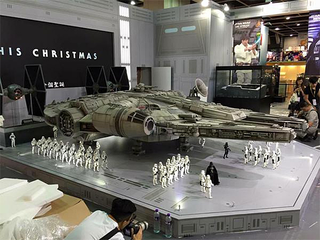 Illustration for article titled This Is What a Monstrous 18-Foot Long Millennium Falcon Toy Looks Like